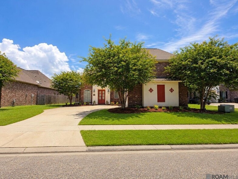 Building Photo - 9430 Magnolia Crossing Dr