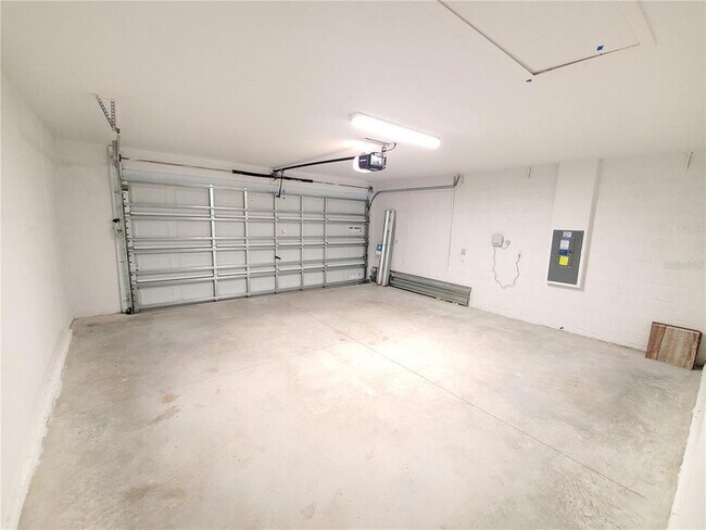 Building Photo - 10353 Scarlet Skimmer Dr