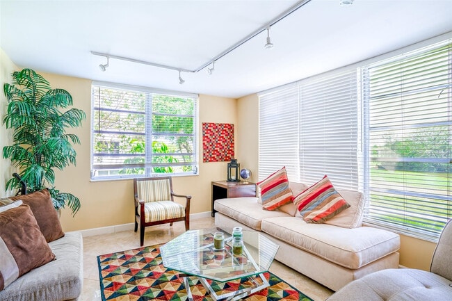 Building Photo - 2681 S Course Dr