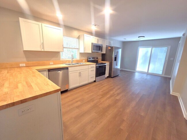 Building Photo - 5888 Centerville Rd