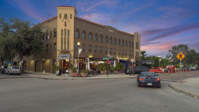 Building Photo - 2649 1/2 Dartmouth Ave N