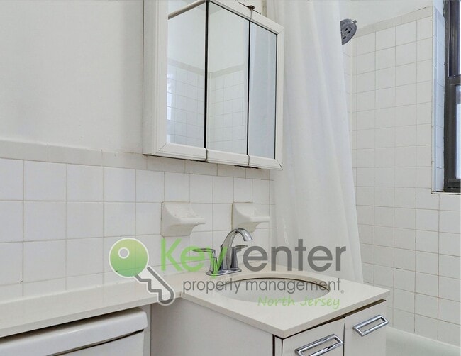 Building Photo - Freshly Updated 1-Bedroom Condo Across from Lincoln Park – Jersey City