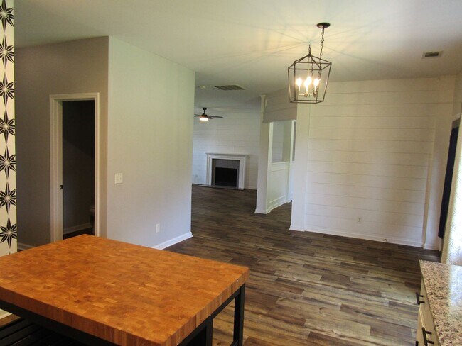 Building Photo - 42 Pinto Trail