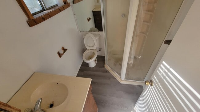 Building Photo - 805 Apple St