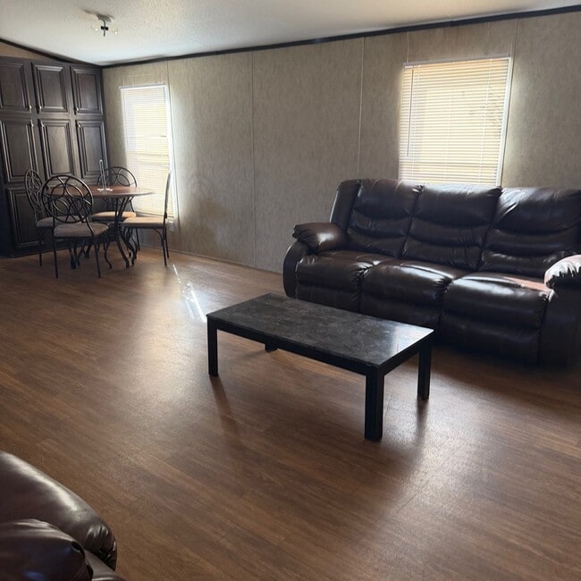 Building Photo - 815 W 40th St