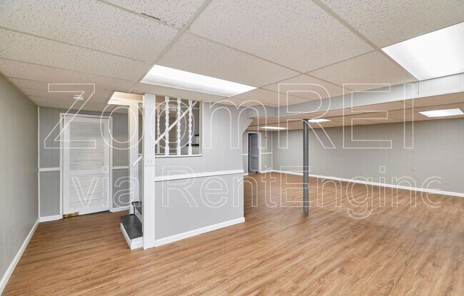Building Photo - 2400 E Humes Ln