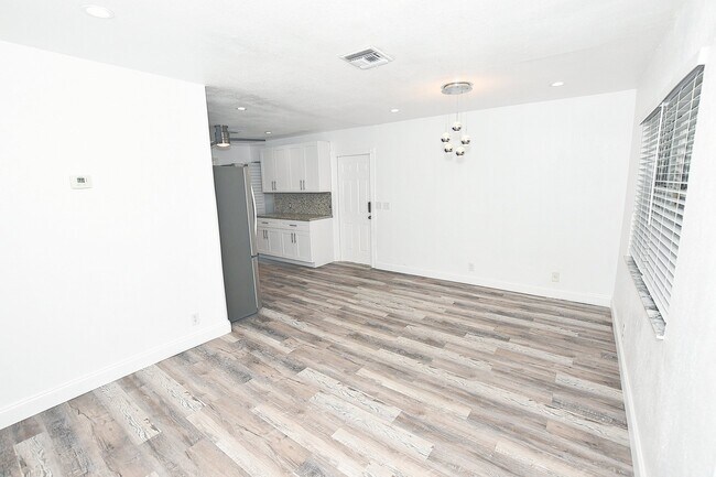 Building Photo - 270 NW 43rd St