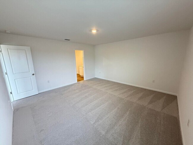 Building Photo - MOVE-IN SPECIAL - LIMITED OFFER!! Four Bedroom/Two Bath - Summerdale