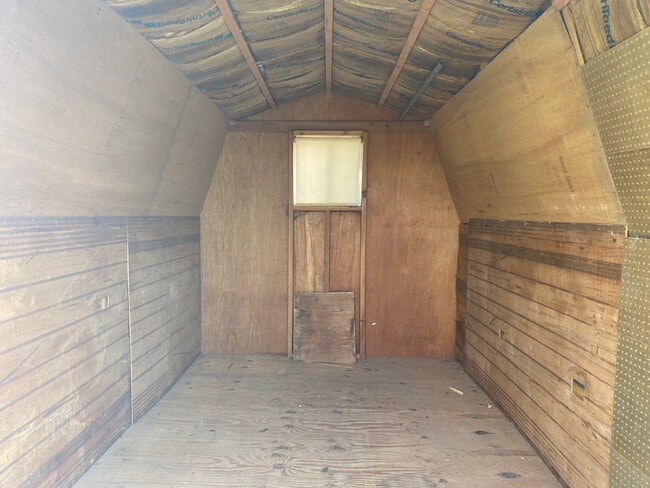 Building Photo - Charming 2-Bedroom, 1-Bath Home with Modern Updates on a Spacious Lot