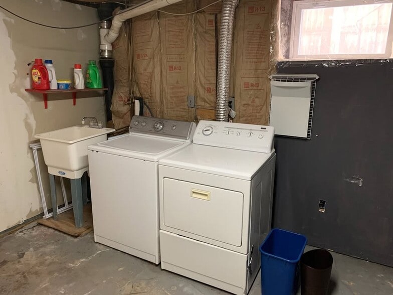 Building Photo - 77 Sheridan Ave