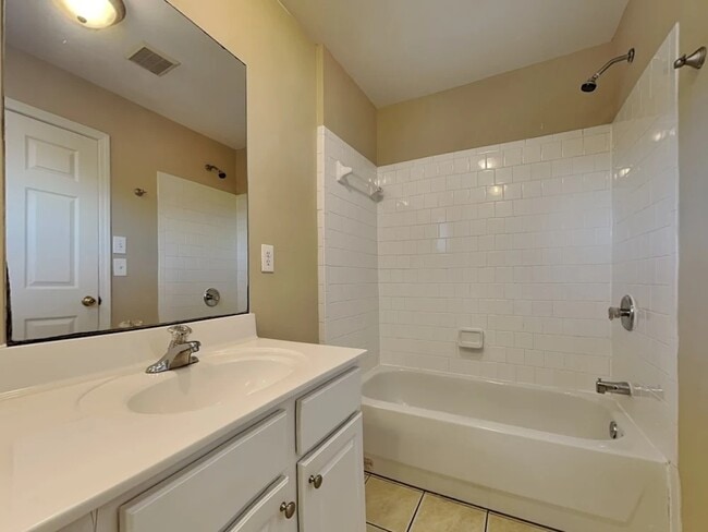 Building Photo - 64 Kenyon St SE