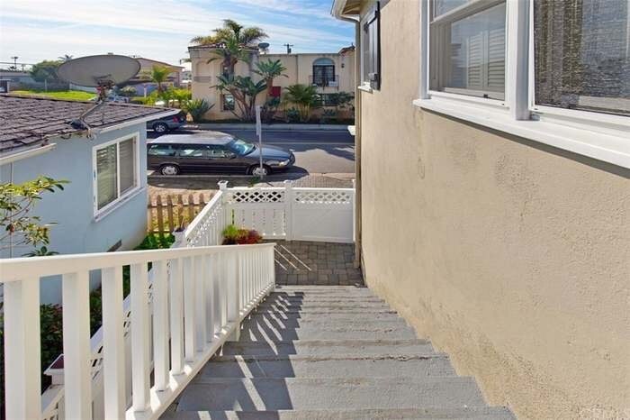 Building Photo - 308 Encino Ln