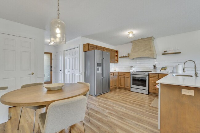 Building Photo - 142 West Tisbury Lane