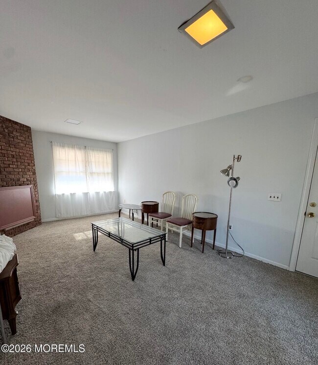 Building Photo - 33 Parker Rd