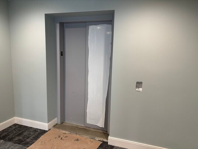 Building Photo - 1391 Main St