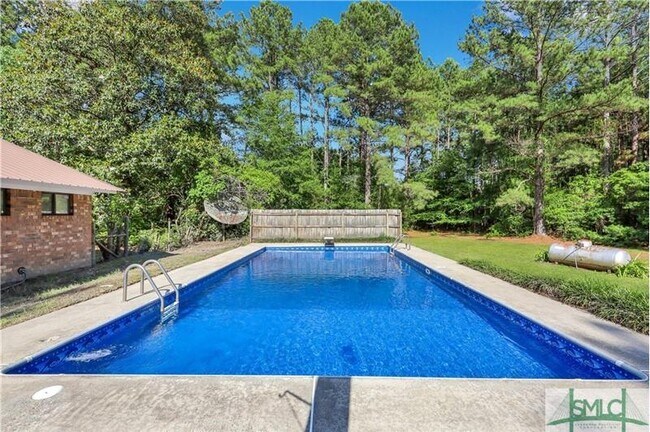 Building Photo - 103 Maple Dr