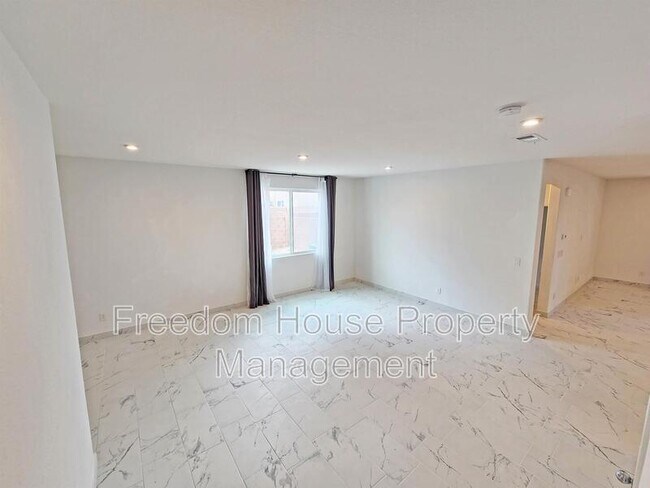 Building Photo - 3821 E Weld Ave