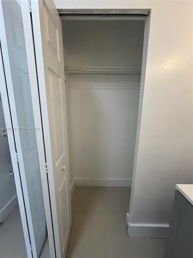 Building Photo - 20505 E Country Club Dr