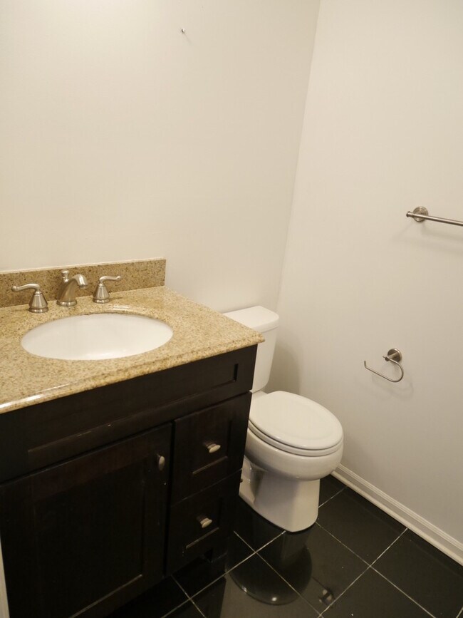 Building Photo - 2 Bedroom Condominium Located in Stonegate...