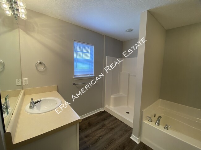 Building Photo - 2110 Bahama Dr