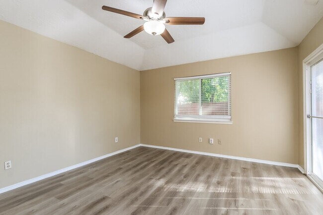 Building Photo - 20030 River Brook Dr