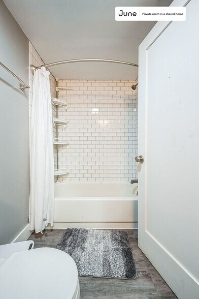 Building Photo - Room in Shared 4 bed/1.5 bath home