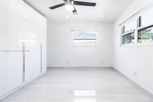 Building Photo - 4530 SW 34th Dr