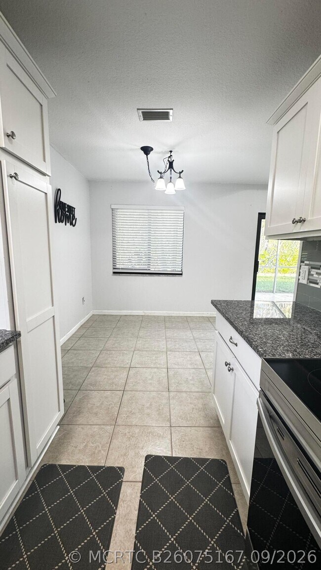 Building Photo - 20970 Concord Green Dr W