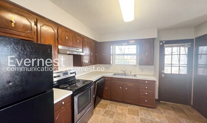 Building Photo - 2356 S Crysler Ave