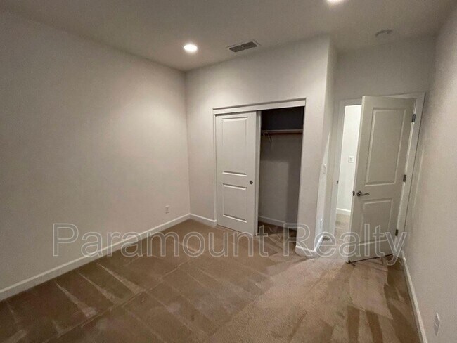 Building Photo - 538 E Marcello Ave