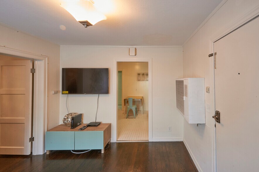 Building Photo - 1724 Lincoln Ave