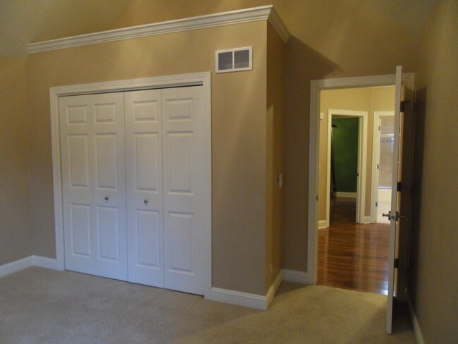Building Photo - 1326 Walnut Ridge Dr