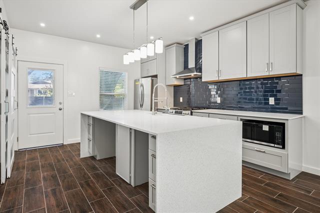 Building Photo - 329 S 2nd St