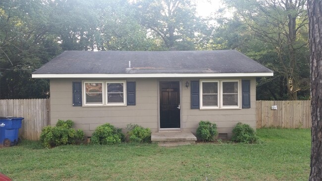 Building Photo - 2836 Club Plaza Rd