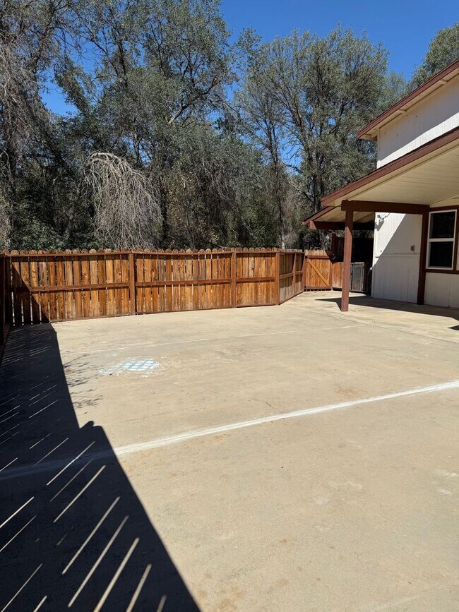 Building Photo - Charming Barndominium Rental with Scenic Foothill Views – Springville, CA