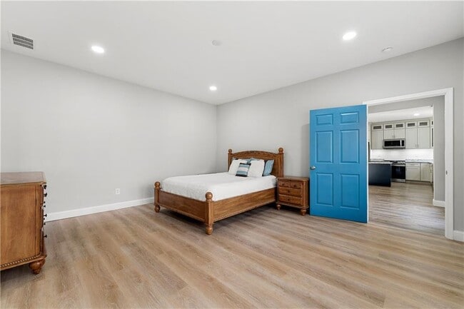 Building Photo - 450 Oliver Ridge Dr