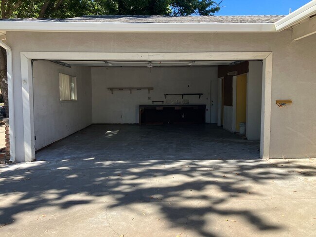 Building Photo - 1704 Ellison Dr