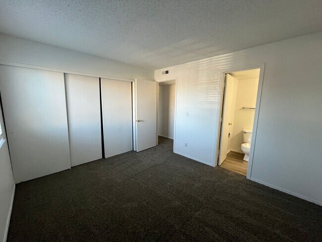 Building Photo - 2 bed 2 bath Condo W/D in Unit - $500 off first months rent!