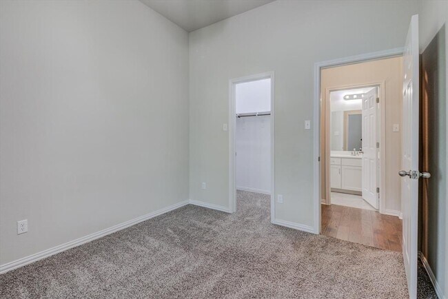 Building Photo - 216 Allegrini St