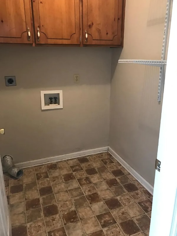 Building Photo - 4274 Hampton Dr