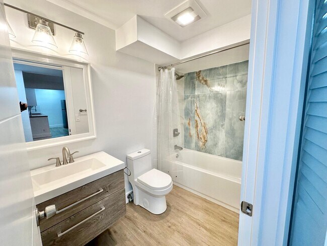 Building Photo - 470 NW 20th St