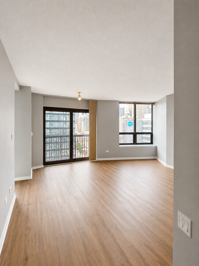 Building Photo - 400 N La Salle Dr