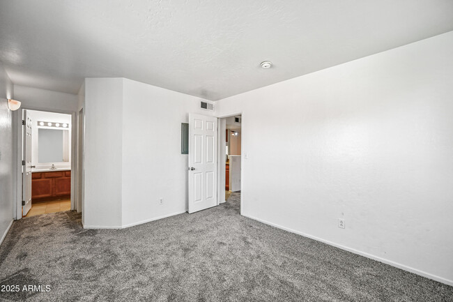 Building Photo - 16602 N 25th St