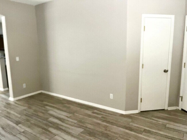Building Photo - Remodeled Gilbert home