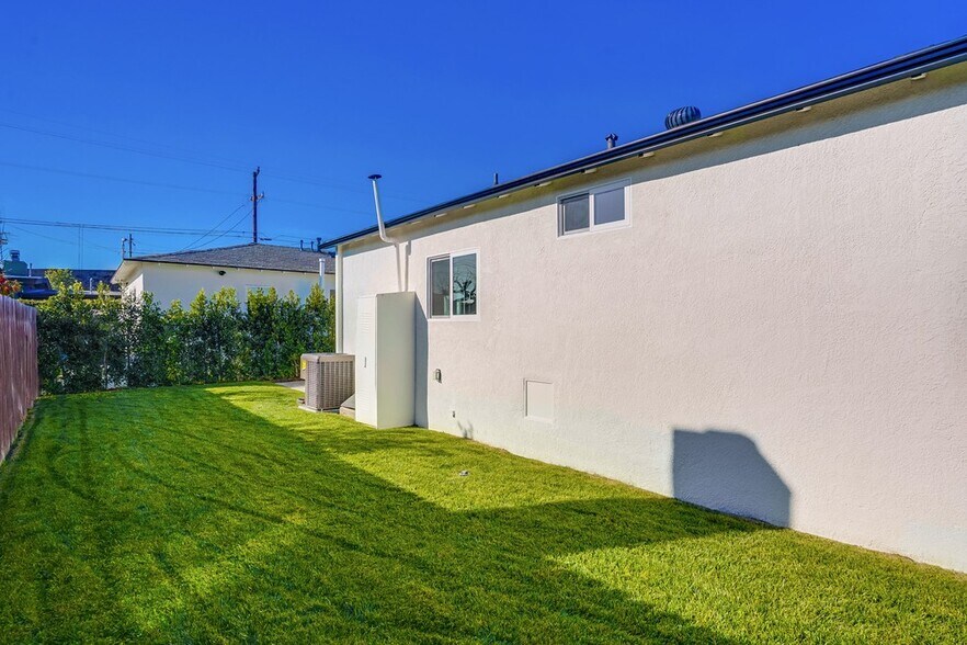 Building Photo - 4725 Sawtelle Blvd