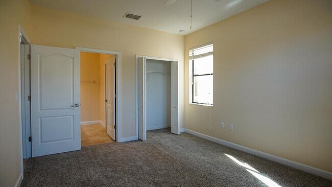 Building Photo - 1528 Moon Valley Dr