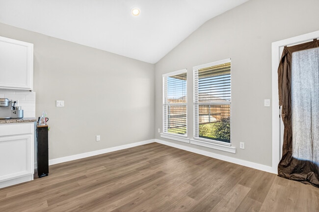 Building Photo - 1606 N Dover Ave