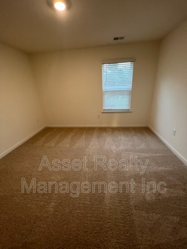 Building Photo - 323 Everleigh Cir
