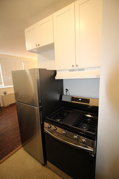 Building Photo - 522 21st St NW