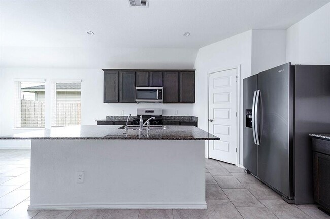 Building Photo - 1010 Appaloosa Ln